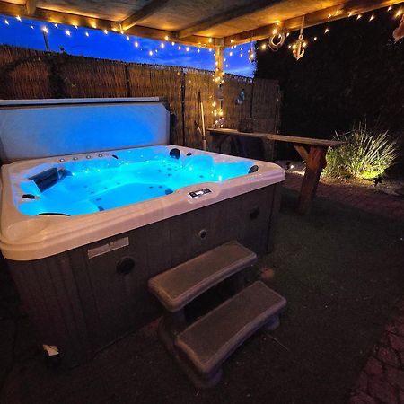 De Corner Van Zeeland Met Jacuzzi Синт-Анналанд Экстерьер фото