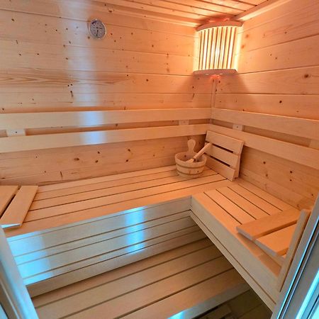 De Corner Van Zeeland Met Jacuzzi Синт-Анналанд Экстерьер фото