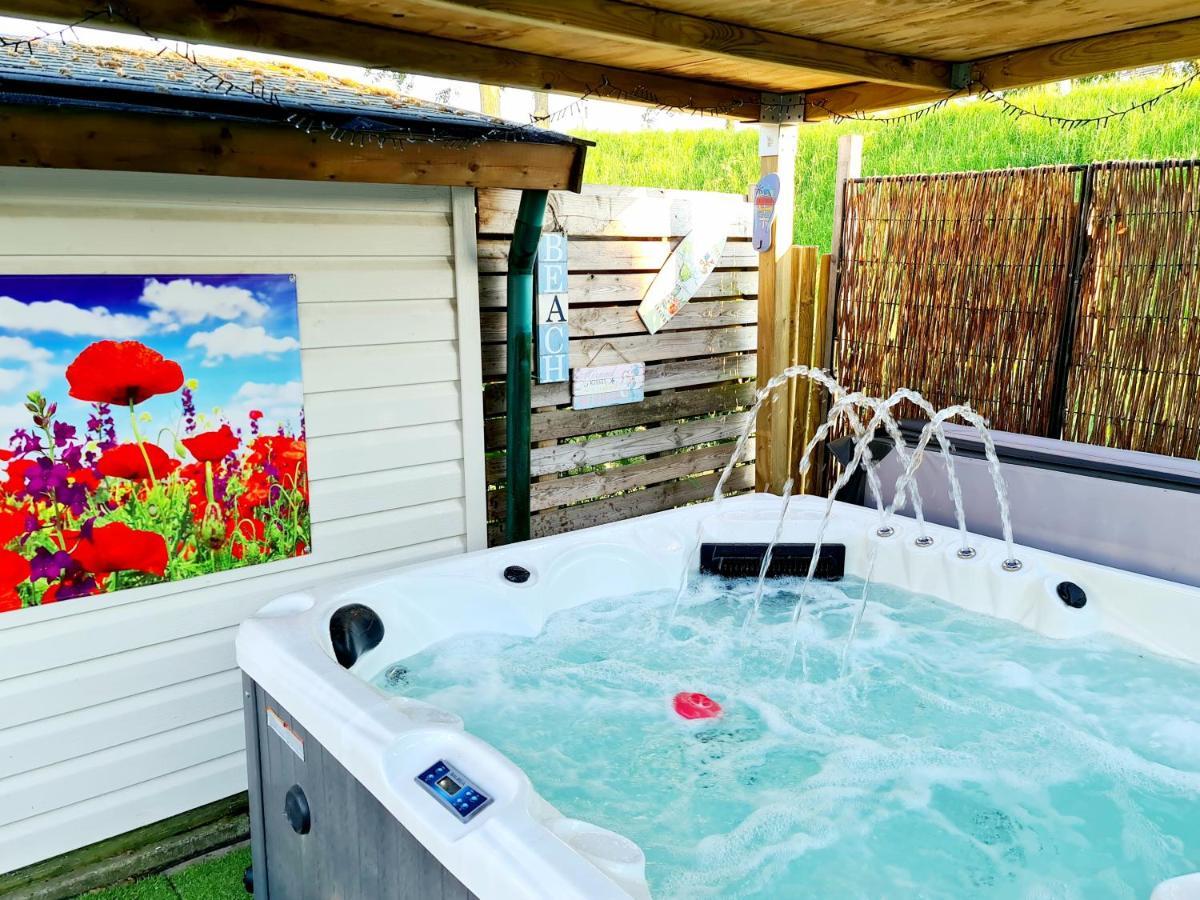 De Corner Van Zeeland Met Jacuzzi Синт-Анналанд Экстерьер фото