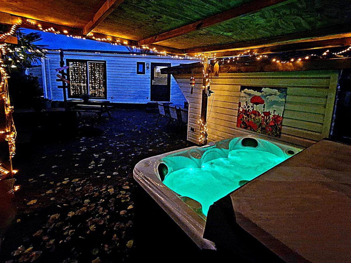 De Corner Van Zeeland Met Jacuzzi Синт-Анналанд Экстерьер фото