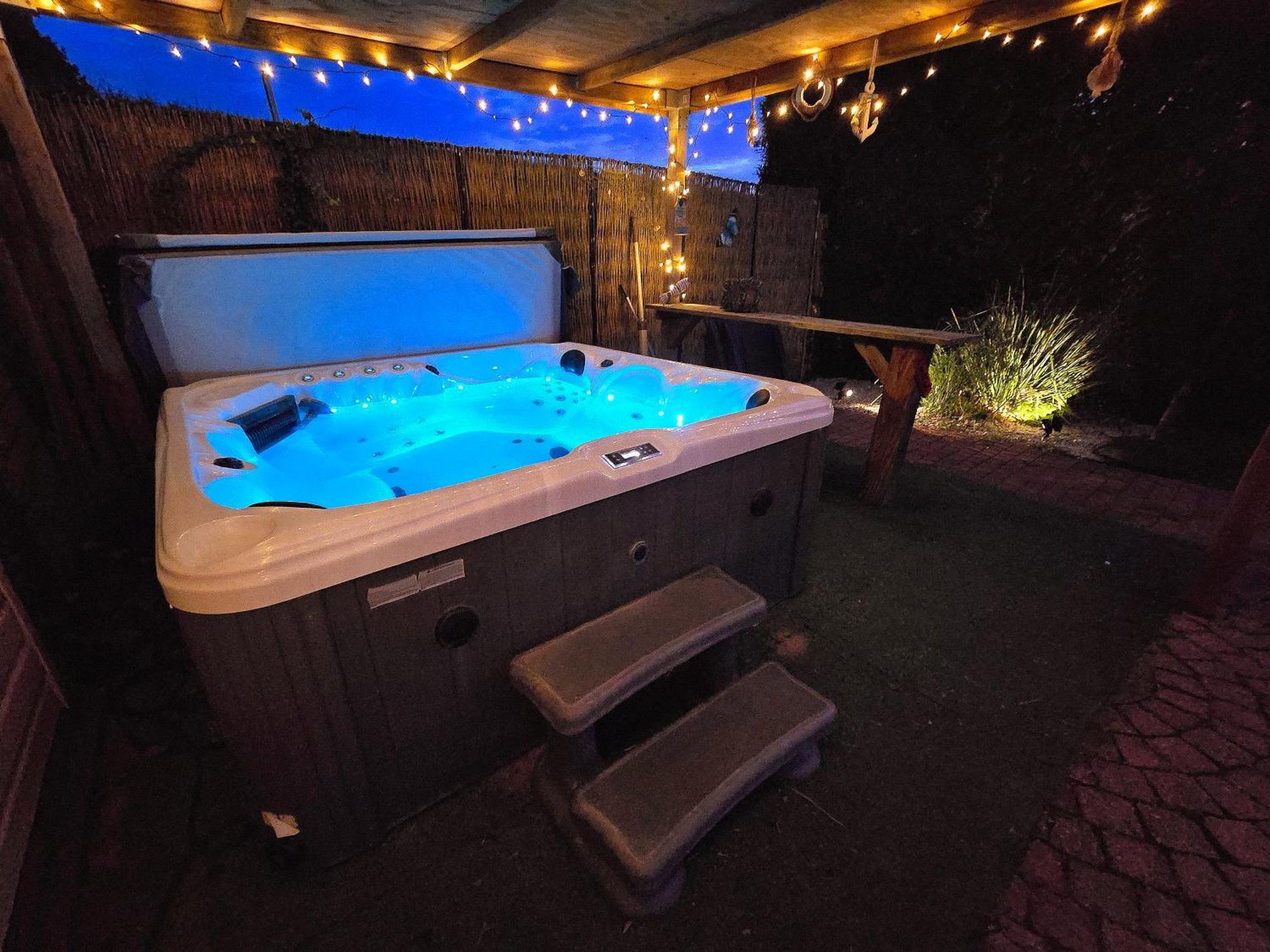 De Corner Van Zeeland Met Jacuzzi Синт-Анналанд Экстерьер фото